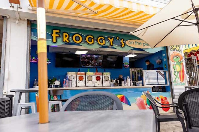 Froggy's on the Pier bar on the Midway