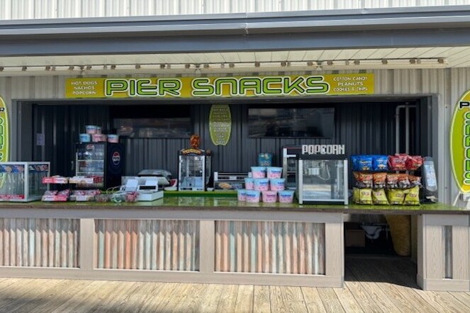 Pier Snacks stand at the back of the pier