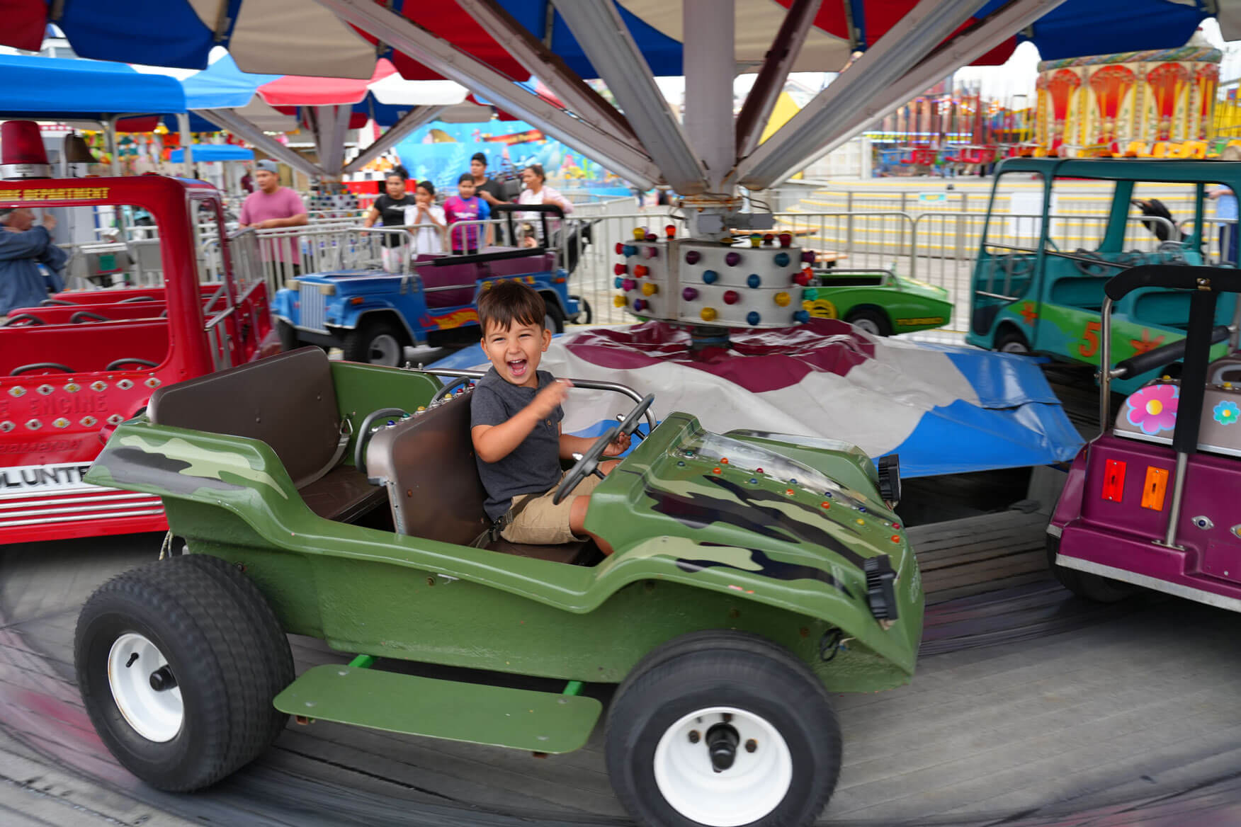 Kids riding the Car Combo kiddie ride